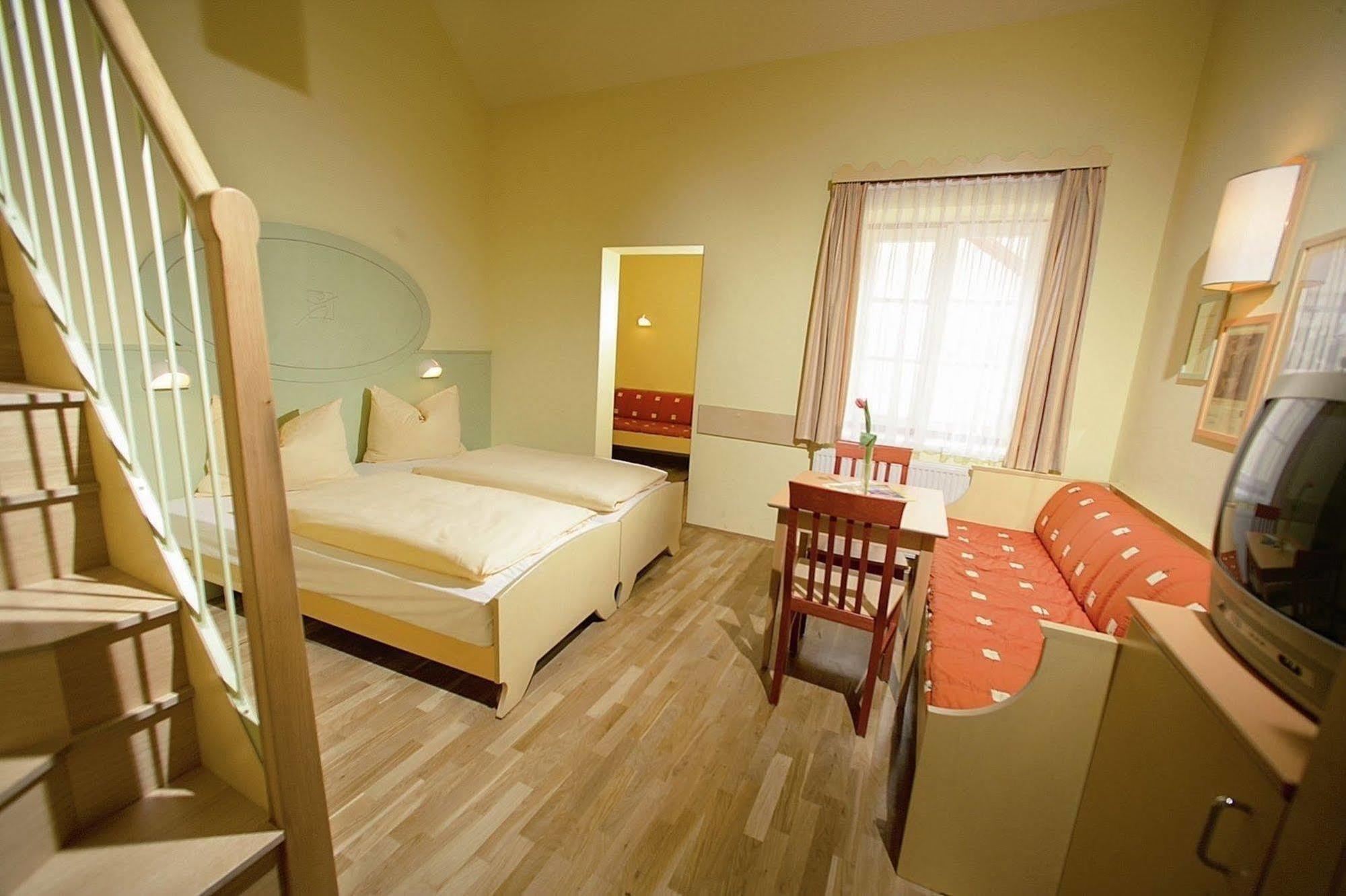 JUFA Hotel Oberwölz-Lachtal Oberwoelz Stadt Zimmer foto